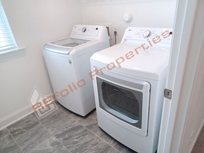 Building Photo - 238 Deardom Wy