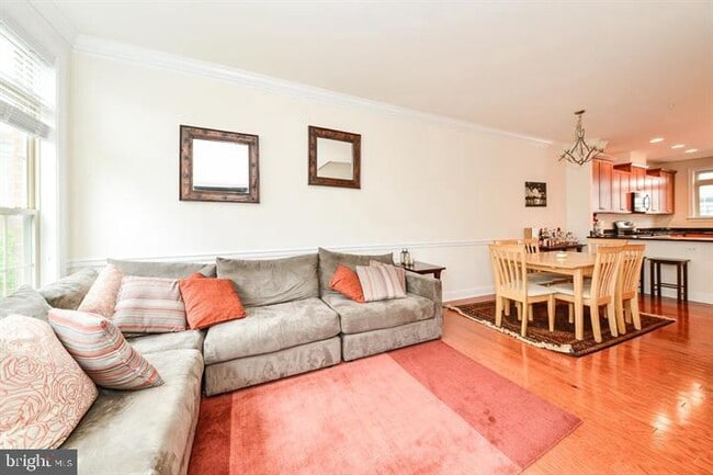 Building Photo - 402 N Thomas St