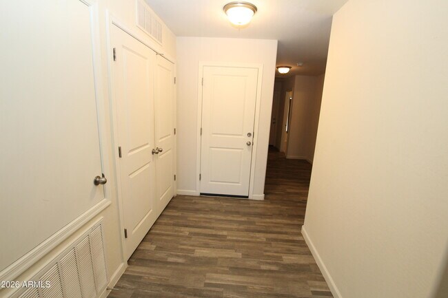 Building Photo - 322 E Bobcat Pl