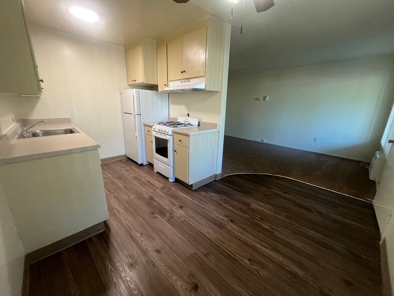 Kitchen Space - 5412 Holiday Dr