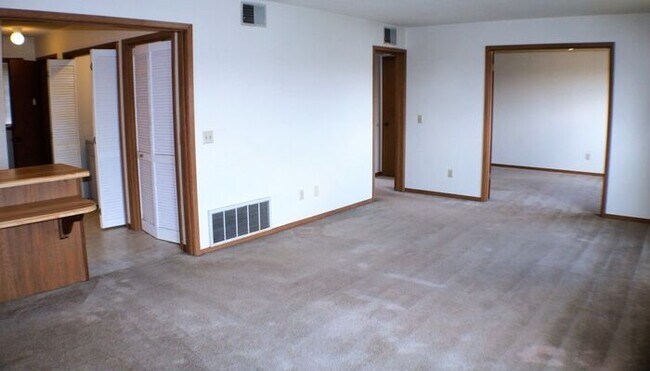 Building Photo - $1,150 | 2 Bedroom, 1 Bathroom CONDO | CAT Friendly* | Available for August 1st, 2026 Move in!