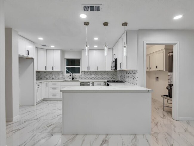 Building Photo - 4023 Laverock Rd