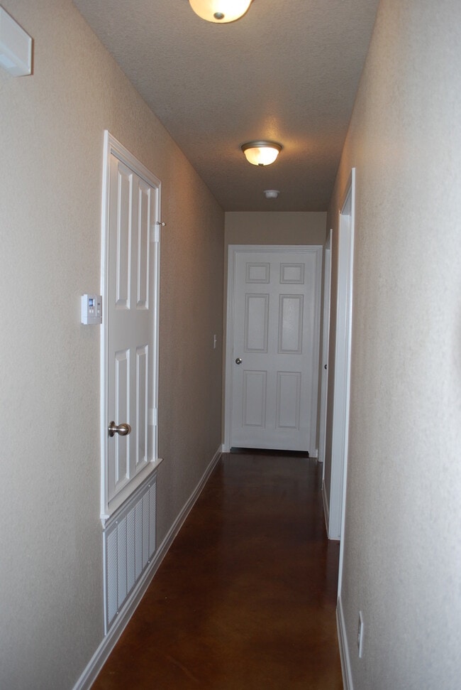 Building Photo - 1512 Dakota Ter