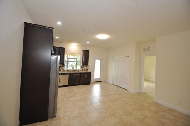Building Photo - 17 Rainbow Ln