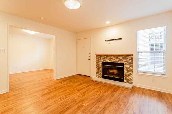 Building Photo - Beautiful and Cozy 1 Bedroom 1 Bathroom Ho...