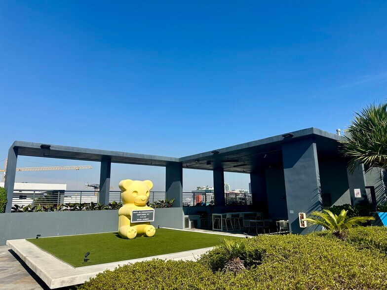 Building Photo - 558 NW 30th St