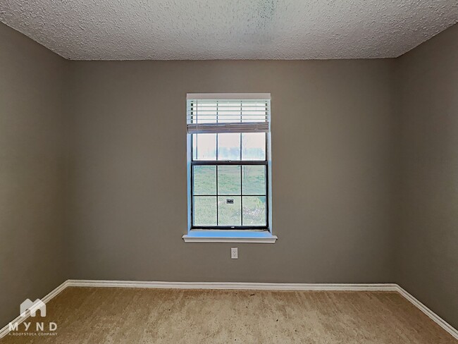 Building Photo - 405 Stoneybrook Dr