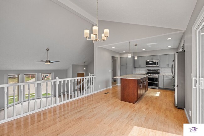 Building Photo - AVAILABLE NOW!