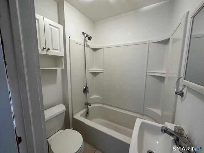 Building Photo - 22 Donahue Pl