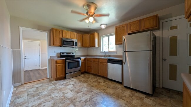 Building Photo - 303 Eggering Dr