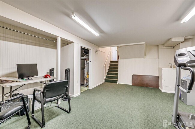 Building Photo - 79 Beechwood Ave