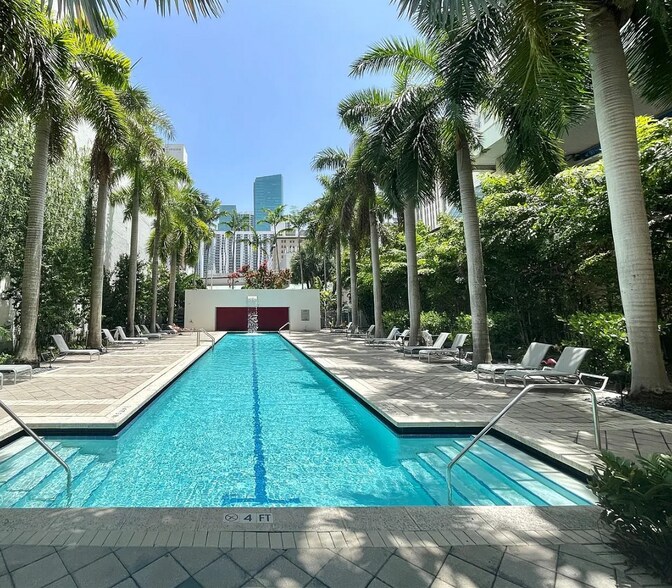 Building Photo - 133 NE 2nd Ave