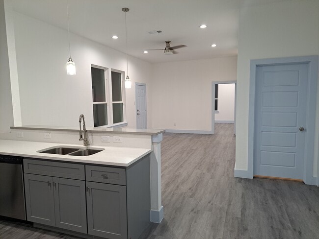 Building Photo - 3320 Noor St