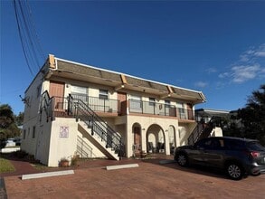 Building Photo - 1235 W River Dr