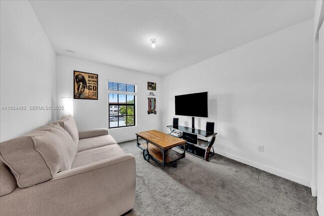 Building Photo - 1004 Willow Pl