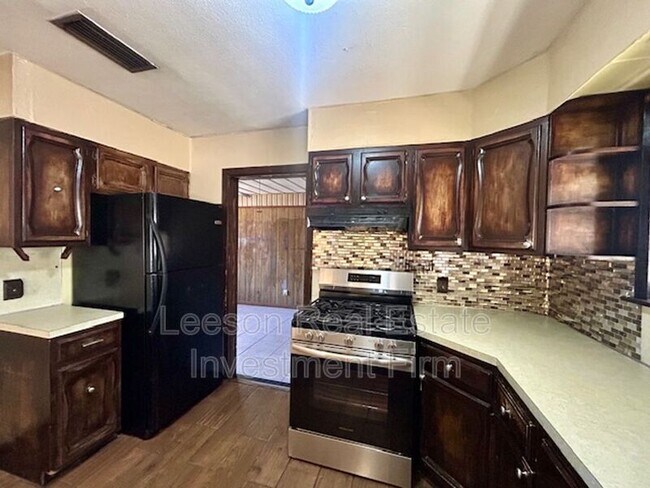 Building Photo - 2010 Colleen Drive