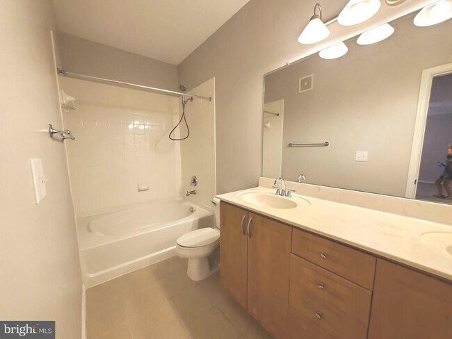Building Photo - 12112 Garden Grove Cir