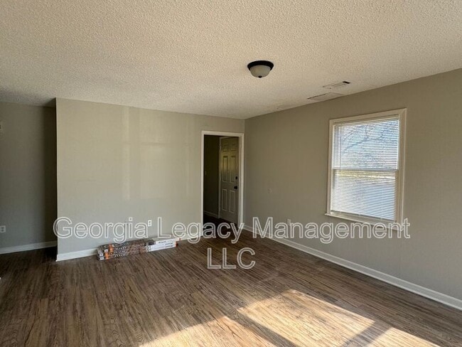 Building Photo - 724 Belmont St