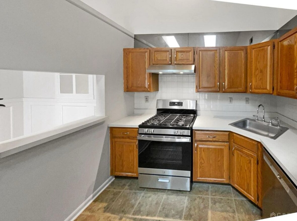 Building Photo - 40 Brighton Way