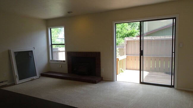 Building Photo - Four bedroom townhouse with easy access to all Boulder has to offer!