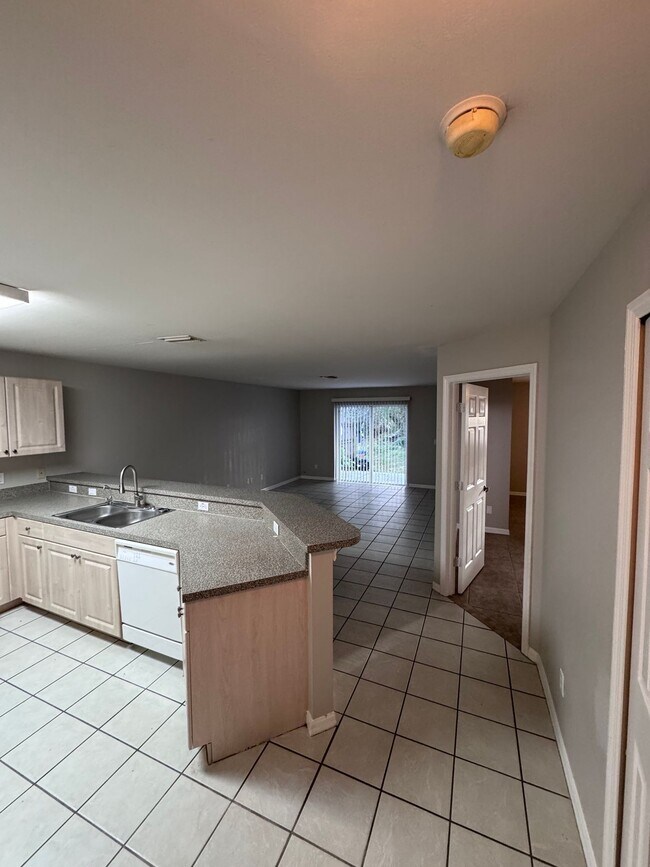 Building Photo - 343 Harold Ave S