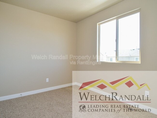 Building Photo - 2433 Wellington Dr