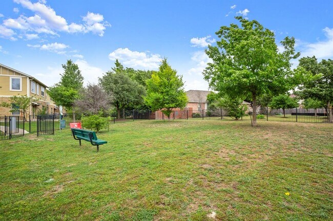 Building Photo - 1620 Bryant Dr