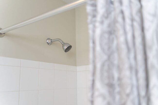 Building Photo - 3 Bedroom Flat, End unit Apartment - Available at Woodlands with $500 deposit. Ask your leasing a...