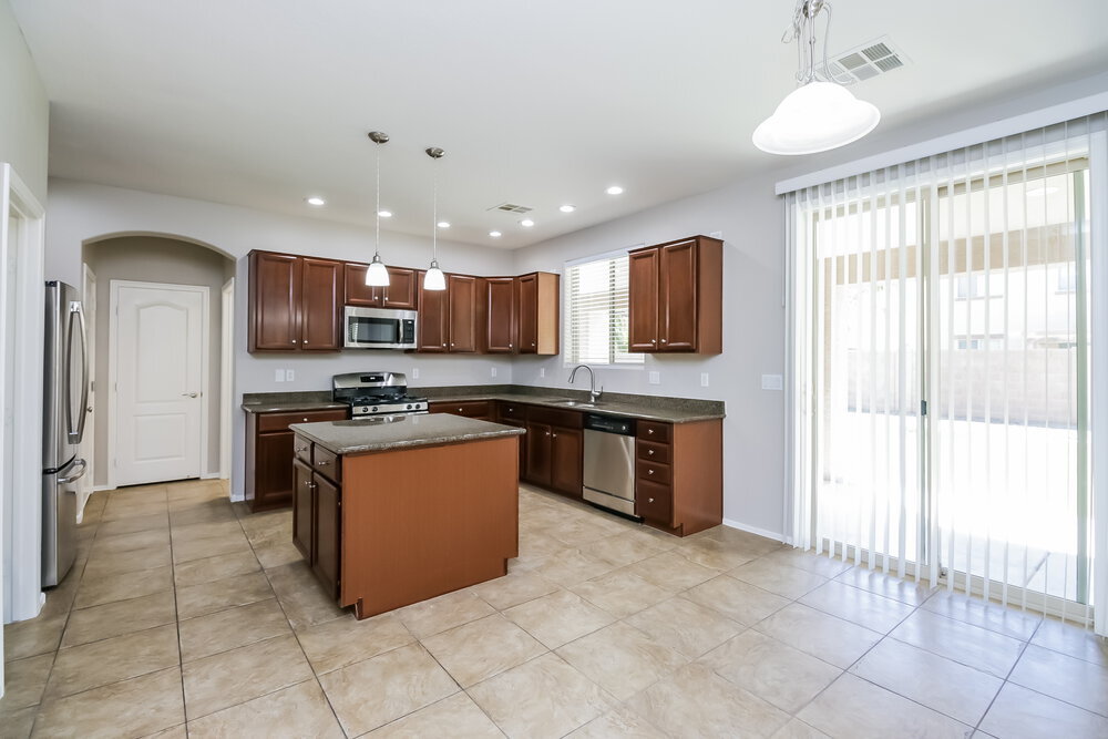 Building Photo - 545 E Navajo Trail