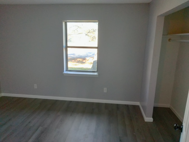 Building Photo - 920 Countryside Ln