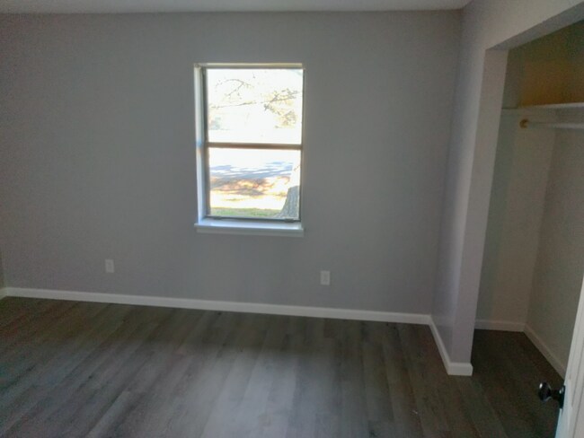 Building Photo - 920 Countryside Ln