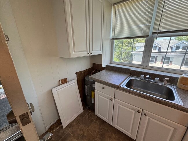 Building Photo - Gorgeous 1 Bedroom 1 Bathroom Condo locate...