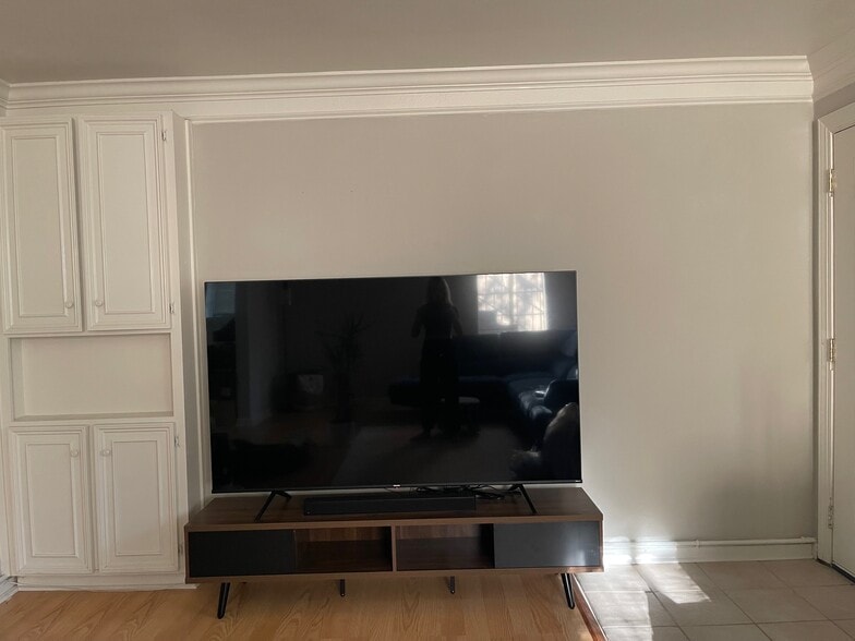 Living Room - 138 W 51st St