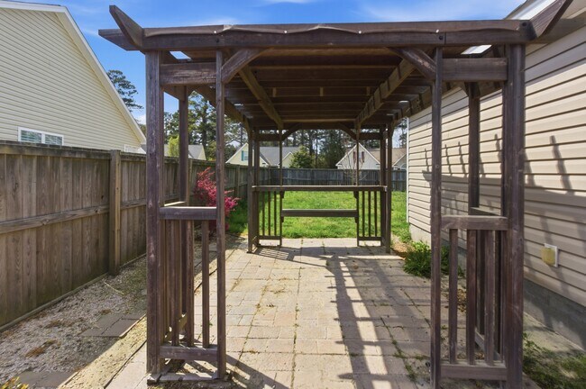 Building Photo - 127 Bermuda View