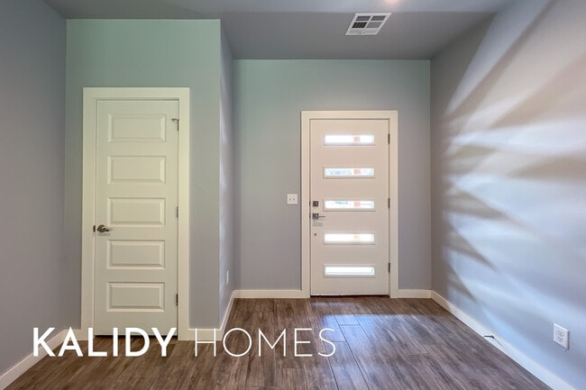 Building Photo - 214 Olde Ml Ct