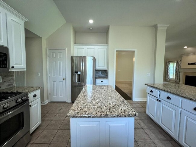 Building Photo - 5408 W Redbud St