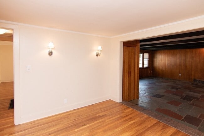 Building Photo - 98 Hillcrest Dr