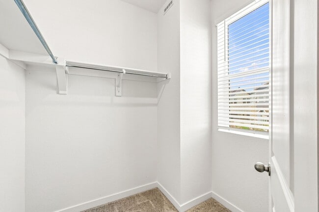 Building Photo - 8953 Whiteclover St