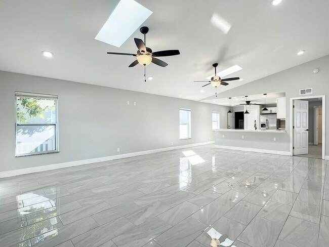 Building Photo - 4650 10th Ave S