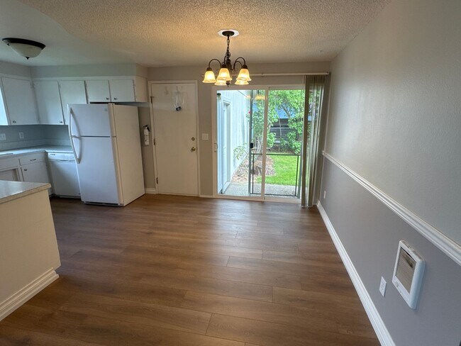 Building Photo - Peaceful Albany Home with Private Yard