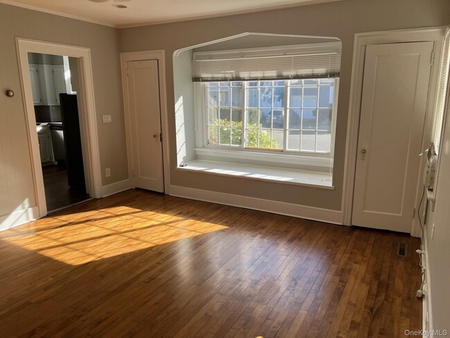 Building Photo - 100 Grant St