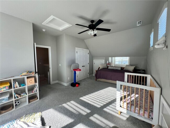 Building Photo - 1720 W Broadway Pl