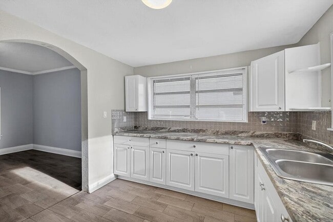 Building Photo - 2208 N Blvd