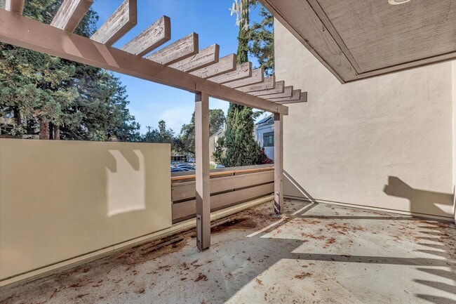 Building Photo - 181 Centre St