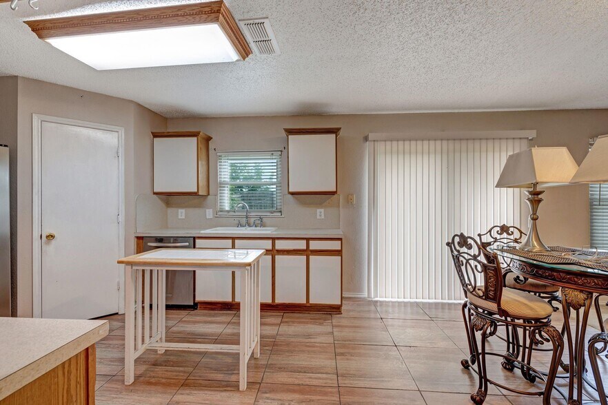 Building Photo - 201 Amber Ridge Dr