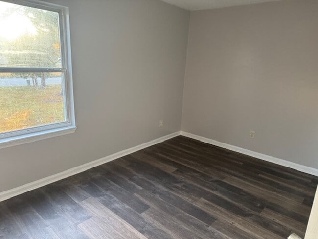 Building Photo - 222 Poplar Rd