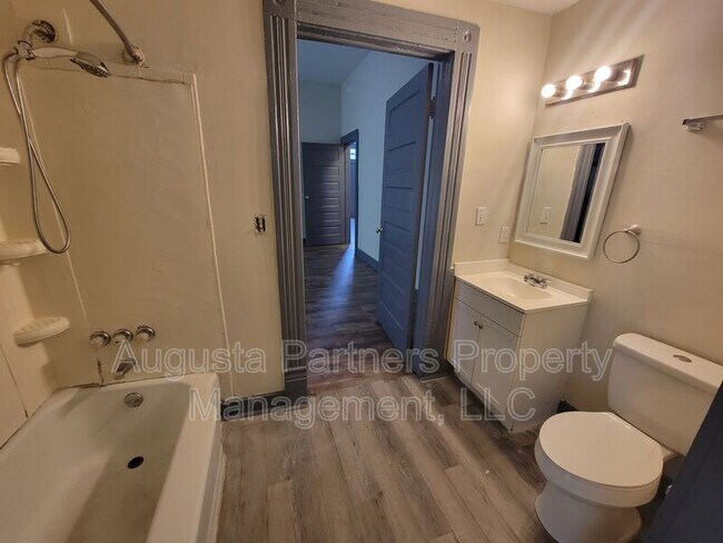 Building Photo - 508 3rd St