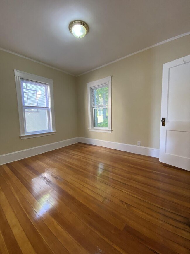Building Photo - WOW!!!  BRIGHT & SUNNY BROOKLINE 4 BED/2 BATH AVAILABLE SEPTEMBER 1ST