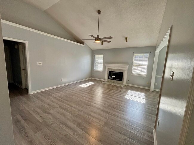 Building Photo - 666 Wellington Dr