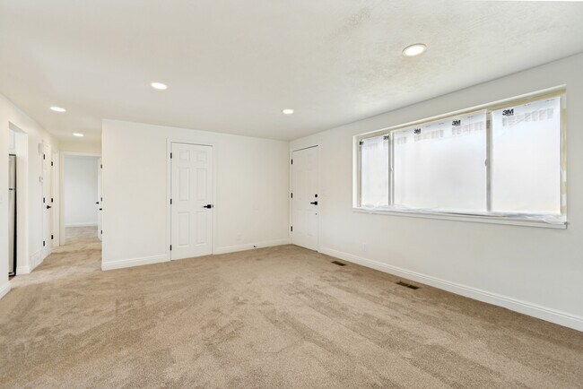 Building Photo - 5643 4015 W